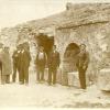 1932. Gárgoles de Abajo (Guadalajara). Con unos campesinos y trabajando para el Atlas.